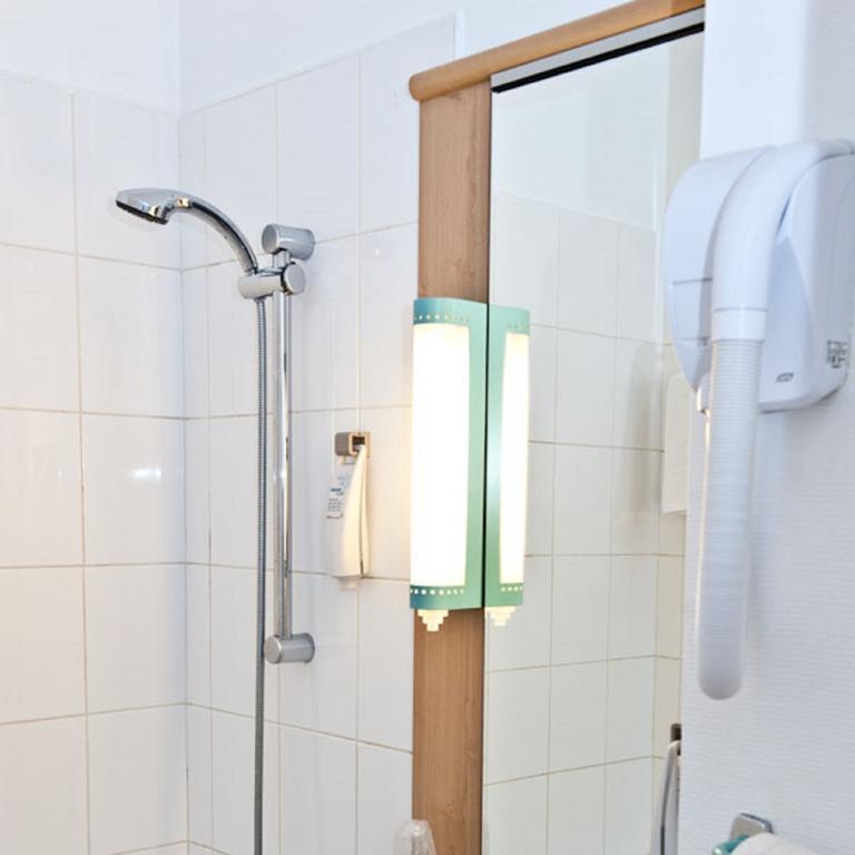 Egg Hotel Gonesse Гонес Номер фото
