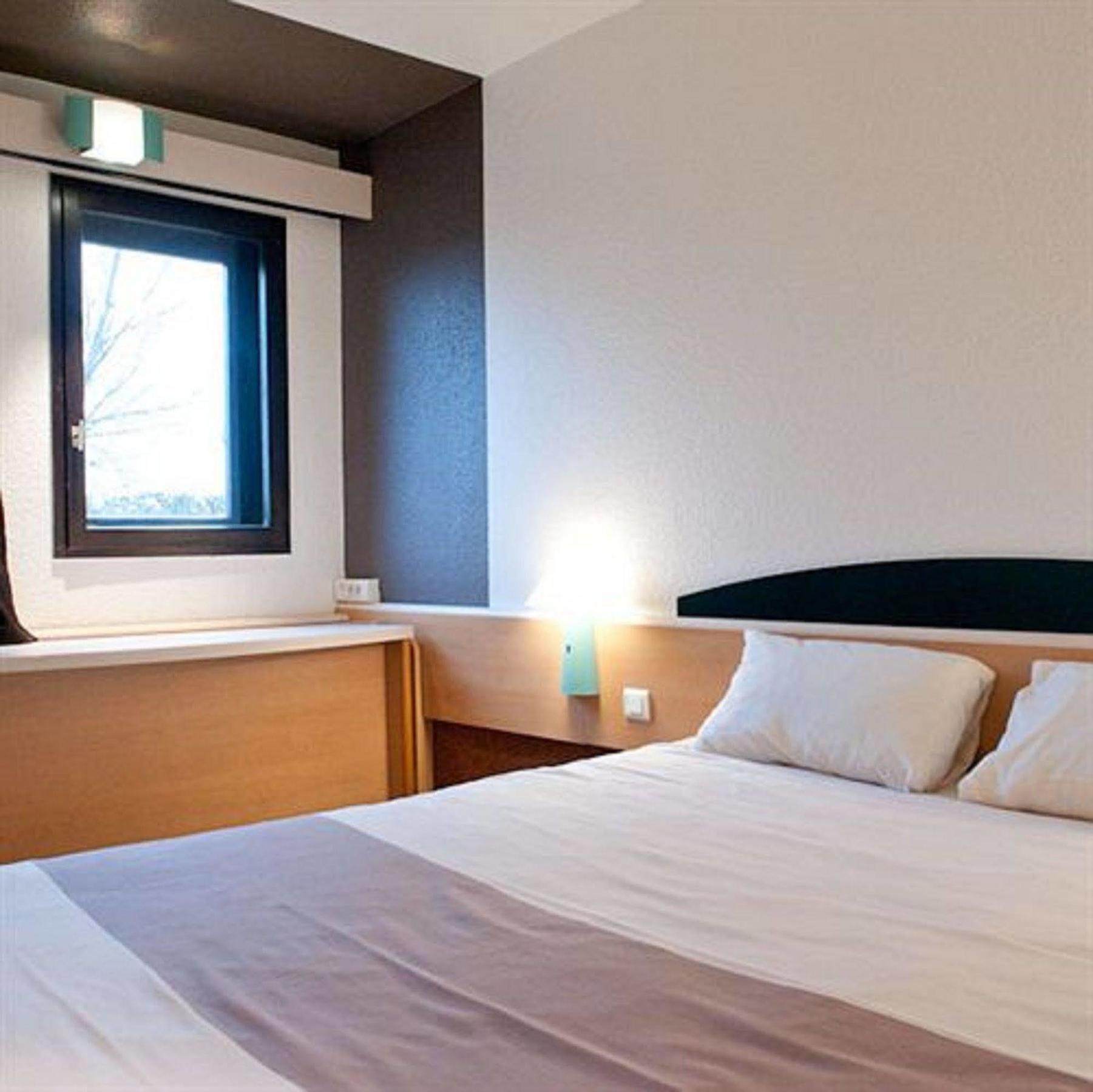 Egg Hotel Gonesse Гонес Экстерьер фото